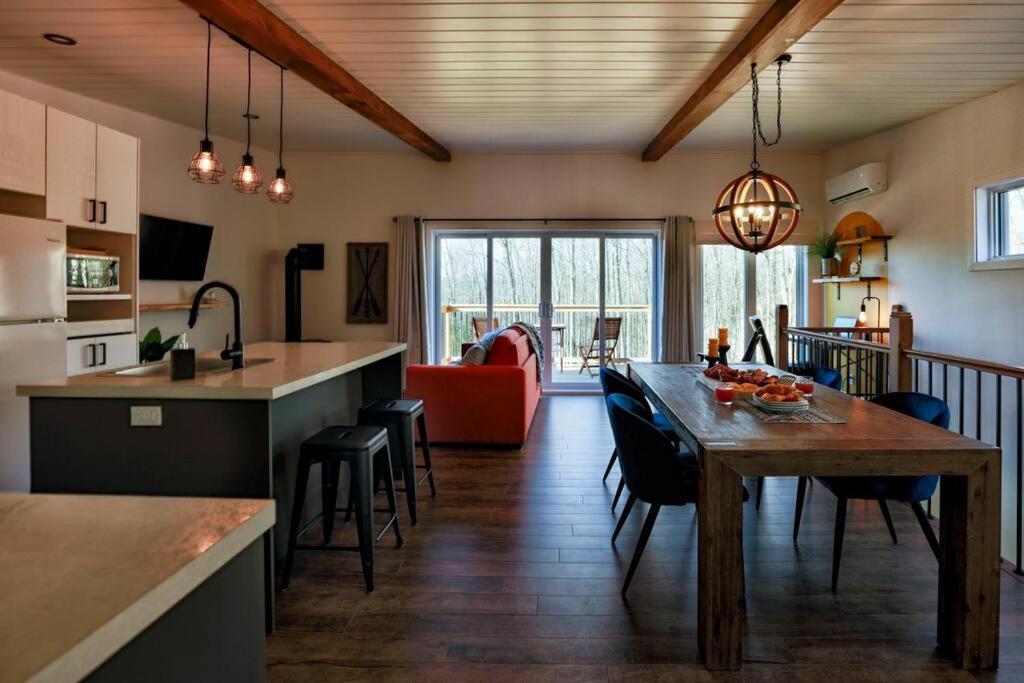 Chalet Woodpecker Lodge - Chaleureux Avec Foyer. Orford Экстерьер фото