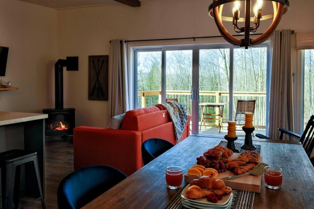 Chalet Woodpecker Lodge - Chaleureux Avec Foyer. Orford Экстерьер фото